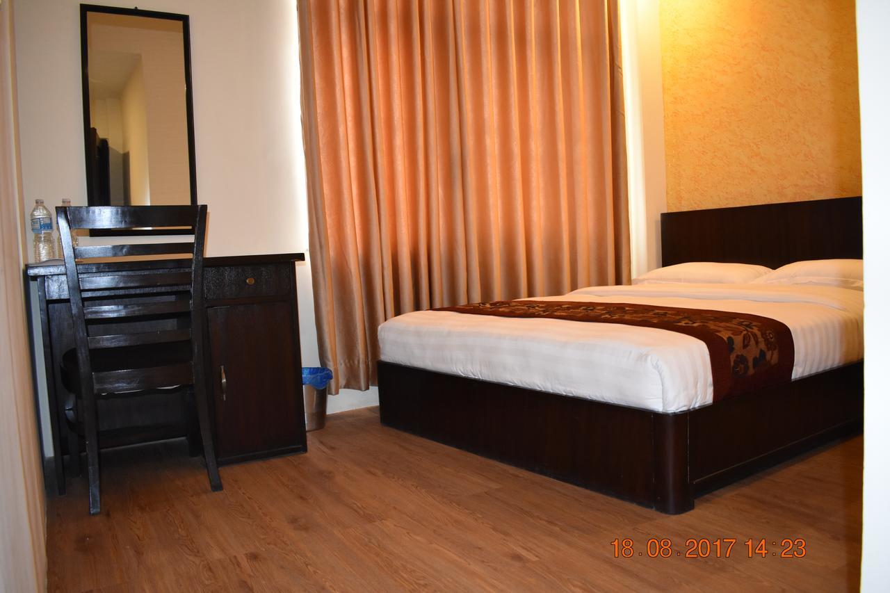 Hotel Hema Катманду Экстерьер фото